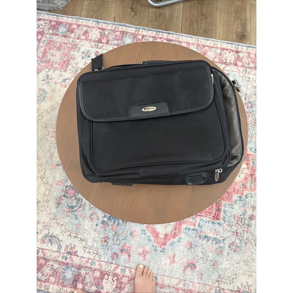 Targus Laptop Messenger Bag Black Briefcase Shoulder Strap Travel Case